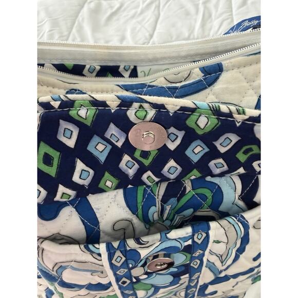 Vera Bradley "Mediterranean White" Crossbody Hipster Quilted Cotton - Picture 4 of 13